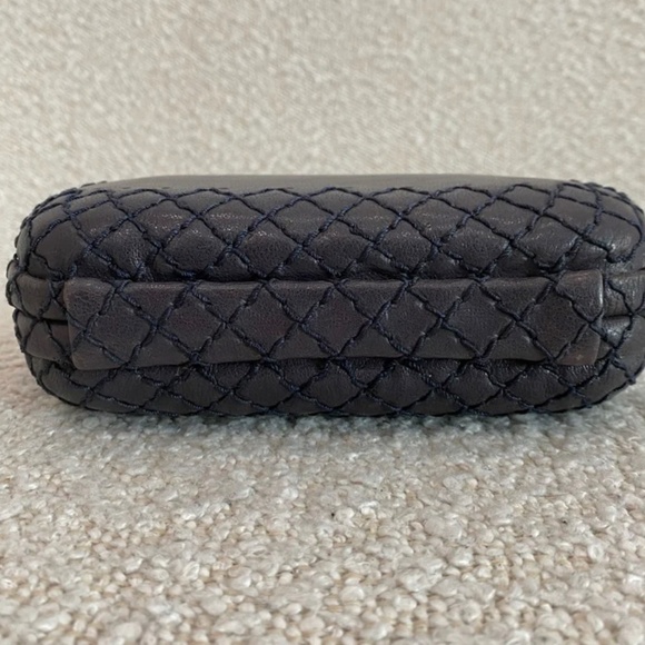 Authentic Bottega Veneta Box Knot Clutch - Picture 3 of 9